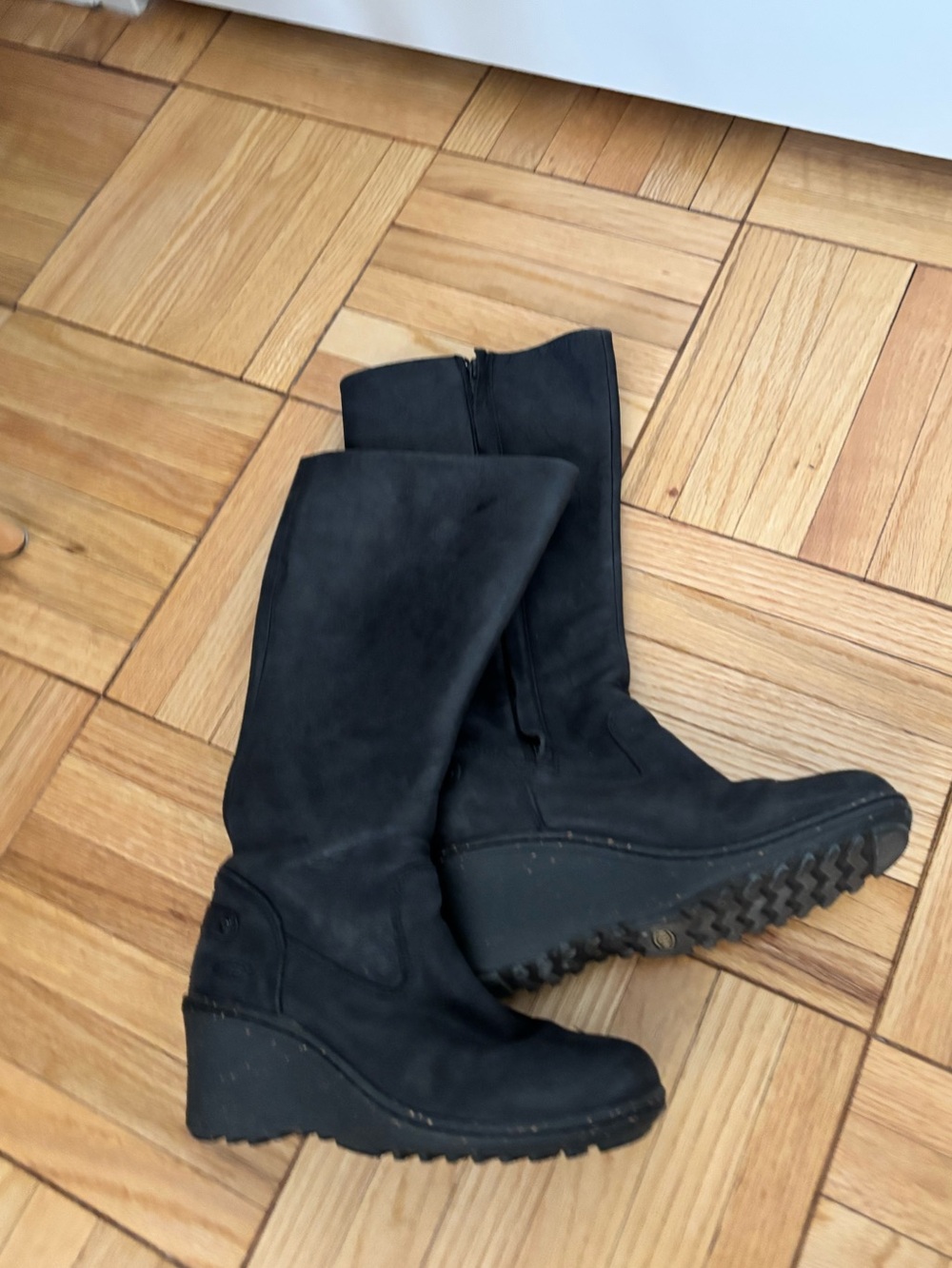Keen Akita Women’s Black Wedge Boots